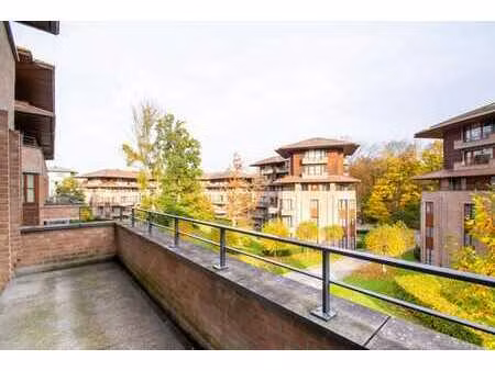 superbe 3 chambres + terrasse et parking (val duchesse)