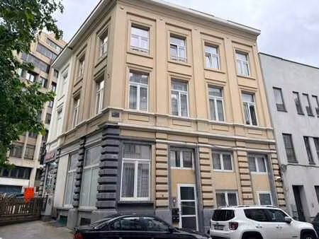 immeuble de rapport en ordre de 5 unités   schuman