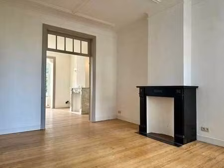 appartement une chambre de +/-77m² avec terrasse de 12m²