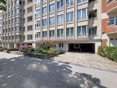 appartement 3 chambres renové + garage - peb : c