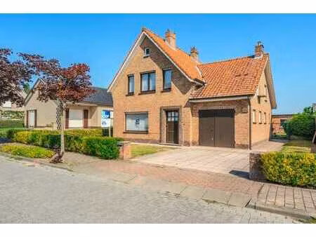 te renoveren woning op een ruim perceel