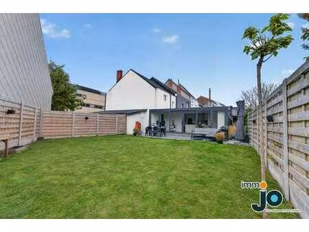maison familiale prête à emménager  comprenant 2 à 3 cham...