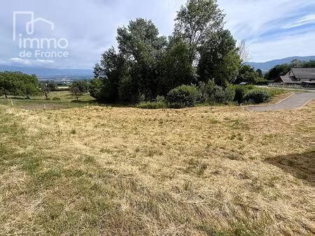 terrain constructible viabilisé à vers (74160) de 543 m2