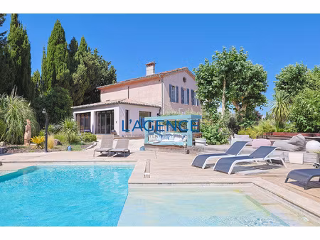 villa de caractère de 211 m2 au coeur des vignes avec pisci
