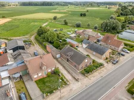 open bebouwing met ruime tuin en uitzicht op groen