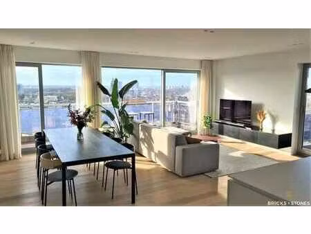 penthouse meublé avec une vue imprenable