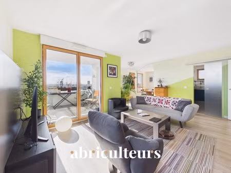 appartement de caractère de 119 m² avec balcon et terrasse – immeuble d’architecte au pied