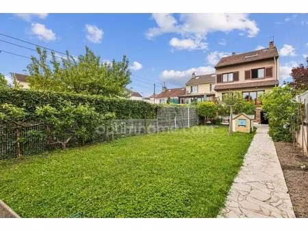 maison familiale 90 m² habitables + sous-sol total – terrain 365 m²