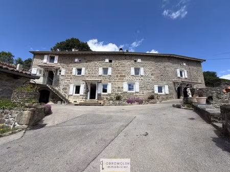 corps de ferme à vendre  annexes et piscine