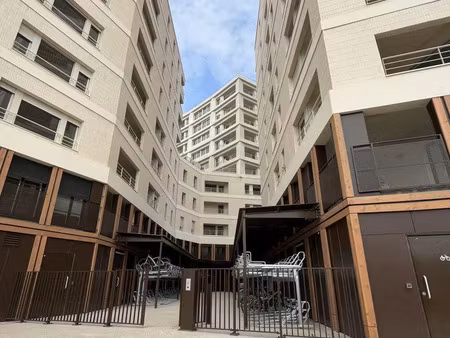 location appartement 4 pièces 92 m² à bordeaux (33100)