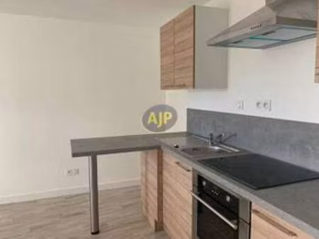 location appartement 2 pièces à pontivy (56300) : à louer 2 pièces / 31m² pontivy