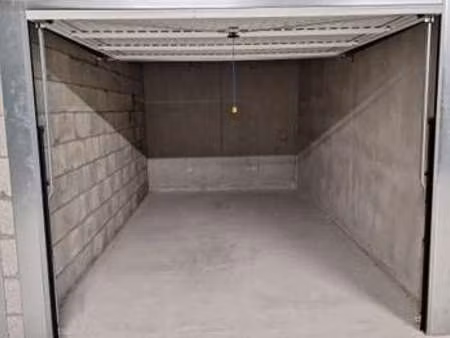 location garage box et parking à saint-malo (35400) : à louer / 20m² saint-malo