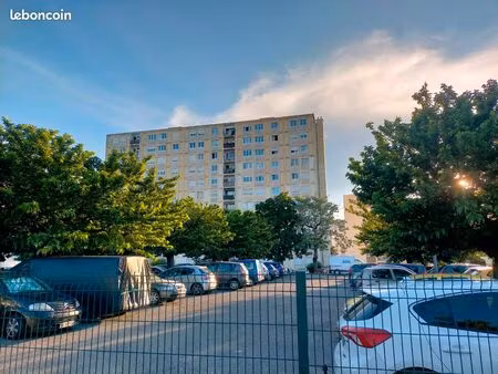 vends t4 loué à corbas de 77mcarre
