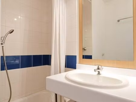 bel t2 meublé de 34m² située dans le quartier berthelot-mermoz du 8ème arrondissement