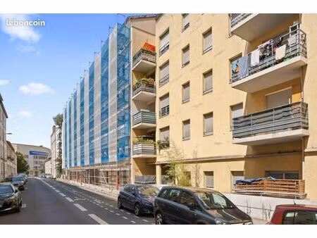 parking 19 m² lyon