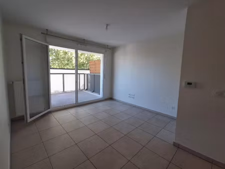 location appartement 2 pièces 38 m² à vaulx-en-velin (69120)