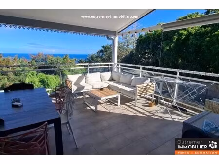 f4 duplex avec jardin clos et vue océan à deux pas du centre de saint-leu