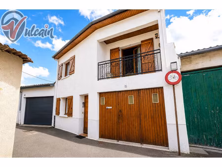 maison de bourg au calme avec garage et balcon