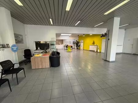1.195 m² commerce/loisirs + parking — chée de la hulpe