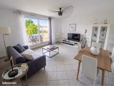 grand t2 de 57 m² avec terrasse  vue dégagée et garage - au centre de la tour de salvagny