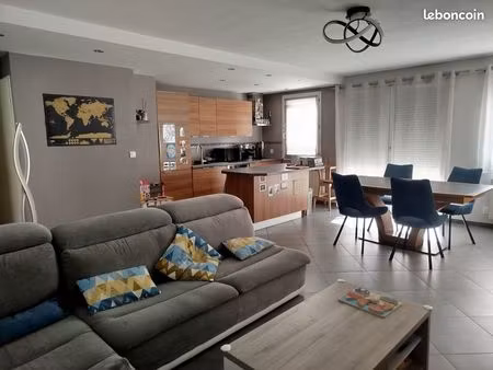 t3 74 m² – grande pièce de vie  2 balcons  parking – lyon 8 (jet d’eau / monplaisir)