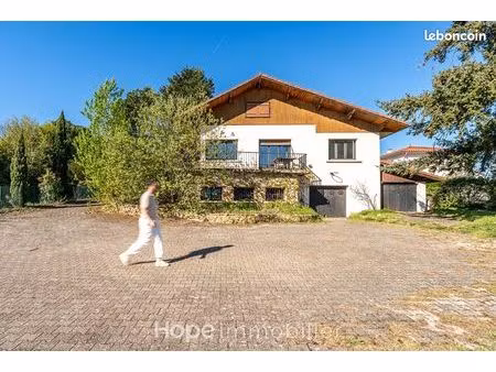 maison 6 pièces 218 m²