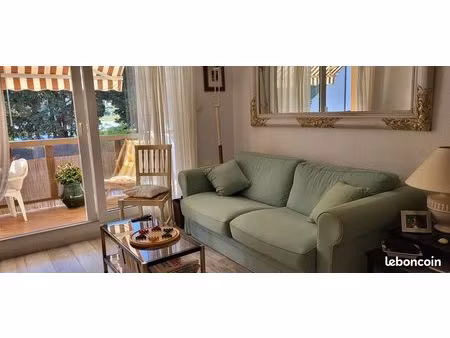 cavalaire appt t2 lumineux - plein centre ville - calme - garage couvert - 225 000