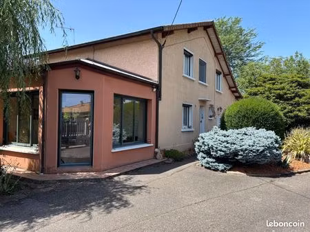 maison familiale quartier résidentiel