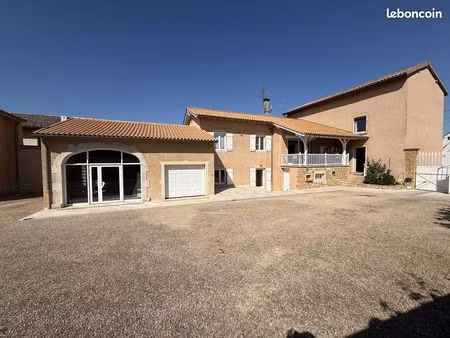 propriété 8 pièces 180 m²