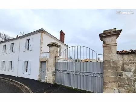 maison 3ch ancienne 10 min du centre de la rochelle