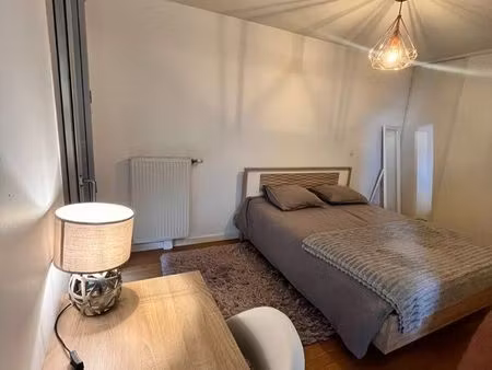 ? t2 bis meublé 48 m² – terrasse 15 m² plein sud – parking sécurisé – tout compris