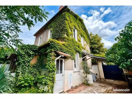 rare / maison familiale individuelle au coeur de monplaisir