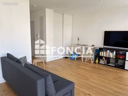 studio 1 pièce 32 m²