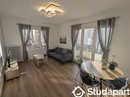 chambre 1 pièce 14 m²