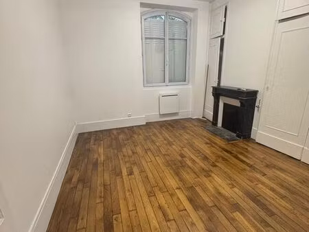grand studio disponible de 27m²
