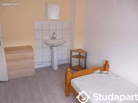 chambre 1 pièce 14 m²