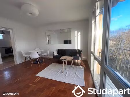 chambre 1 pièce 12 m²