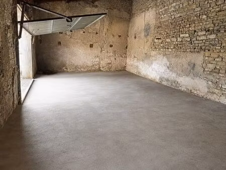 grange/garage/depot/stockage/stationnement 70m2