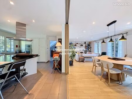 villa 8 pièces 256 m²
