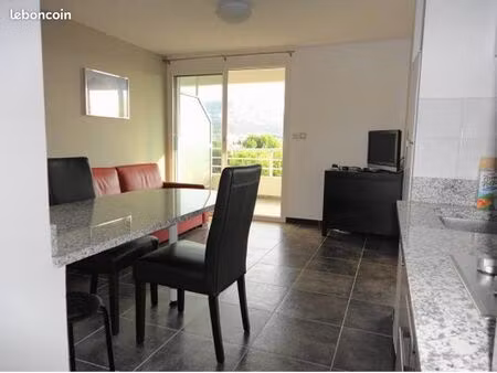apparemment 33 m2 avec parking et terrasse