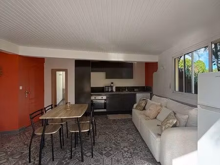 jolie t2 avec terrasse en location du 1er août au 31 octobre 2026