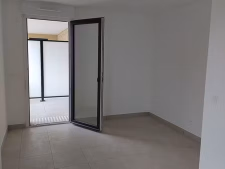 studio neuf et accueillant de 25 m² + terrasse