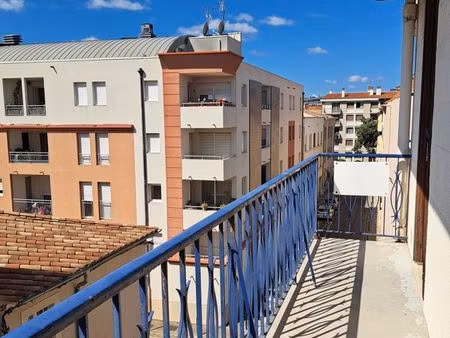 t1 avec balcon et cave  immeuble dans quartier calme nîmes