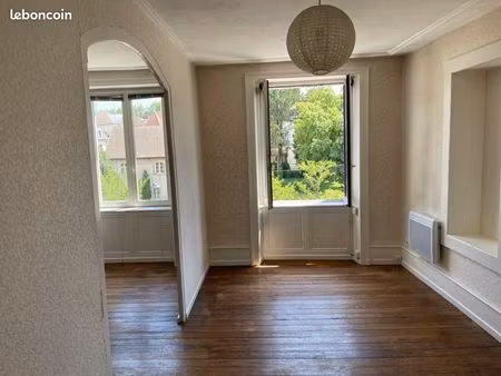 a louer f2 rue clemenceau  47 m2 400