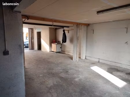 local de stockage / garage