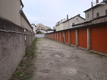 garage box pour une voiture à lyon montchat