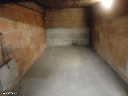 box de garage fermé et sécurisé