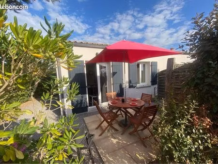maison meublée t2 avec jardin et parking 700m plage