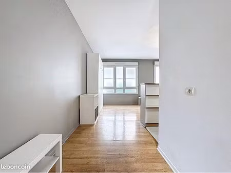studio meublé 31m2 + place parking