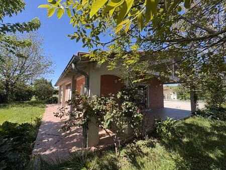 adorable villa des années 2010 avec jardin et garage